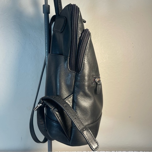 ili New York Adjustable Strap Leather Backpack - Picture 3 of 14
